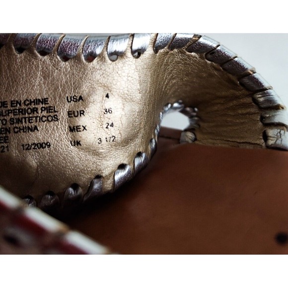 Stuart Weitzman Metallic Gold / Silver Thong Flat Leather Dressy Sandals Size 4 - Picture 10 of 12